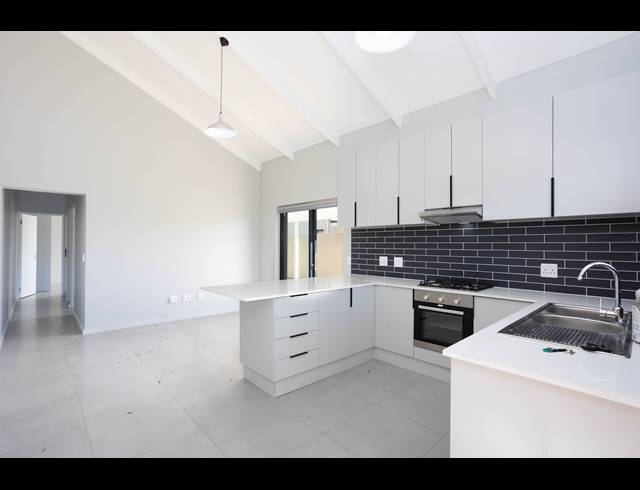 2 BEDROOM FREESTANDING TO LET IN CAPRI